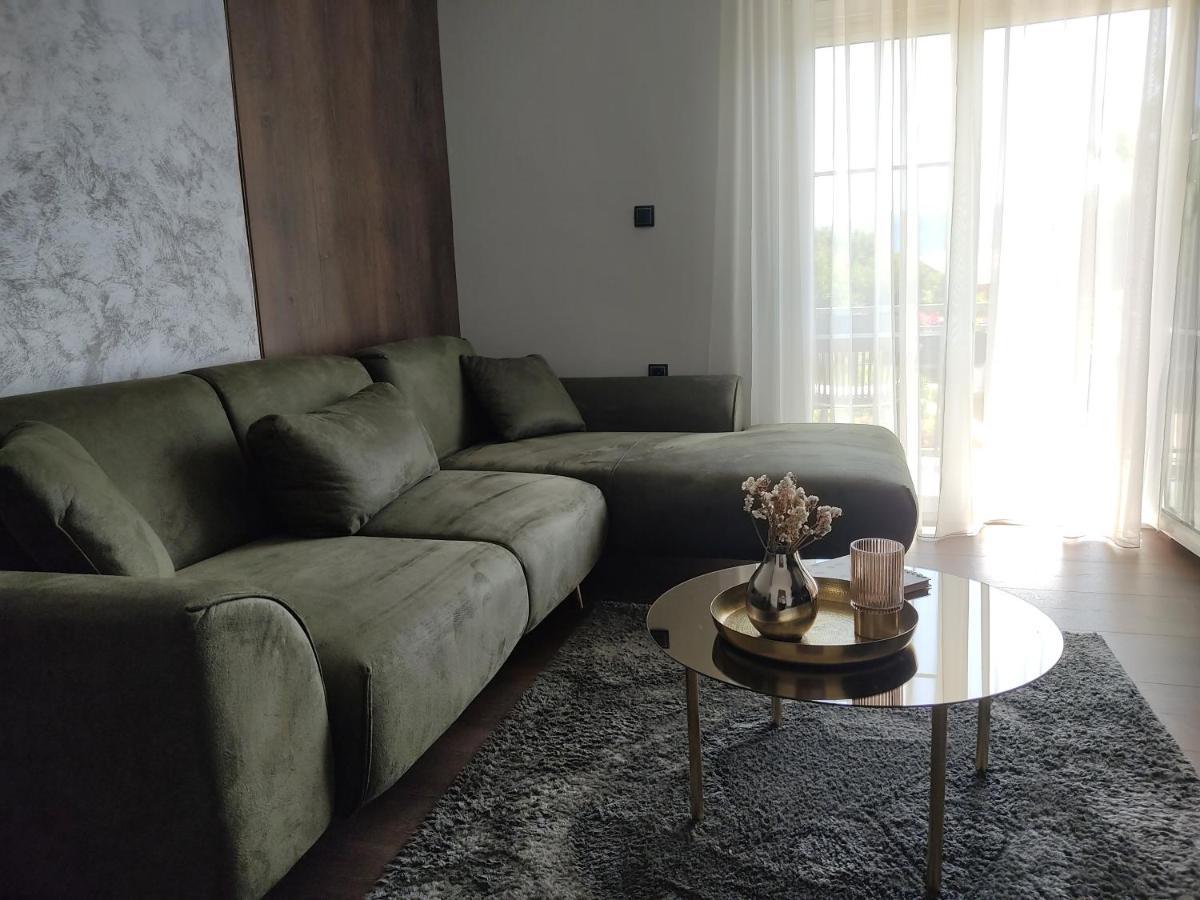 Avisi Apartment *